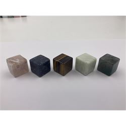 Fifteen cube mineral specimens, each cut and polished to highlight natural formations, including tiger eye, black obsidian, green aventurine, rose quartz, opalite, rhodonite etc, H2cm 