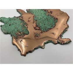 Large free form copper splash, with green patina and polished copper accents, H17cm, L17cm