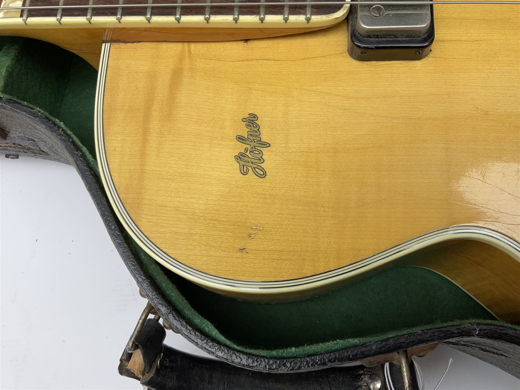 Hofner President semi-acoustic guitar with pearline mounts L104cm, in carrying case