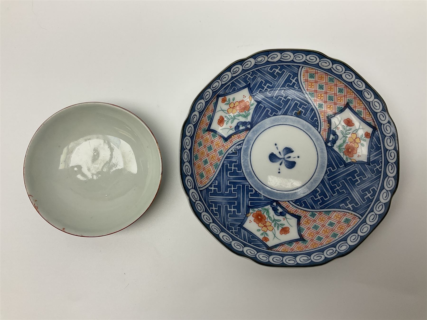 19th century and later Chinese ceramics, to include footed bowl, with hand painted floral and foliate decoration, with pierced lattice work border, upon three bracket feet, together with Chinese export porcelain rice bowl and cover, decorated in enamel with cockerels, against floral and foliate ground, three floral tea bowls and similar plate, largest D17.8cm