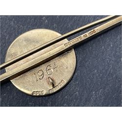 9ct gold bar brooch, with applied circular cartouche, engraved with initials, hallmarked 