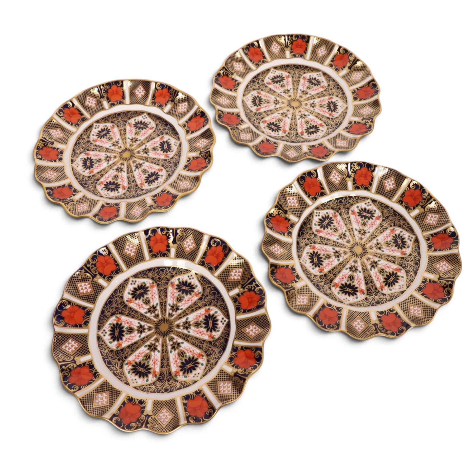 Four Royal Crown Derby Old Imari 1128 pattern fluted dessert plates, D21cm