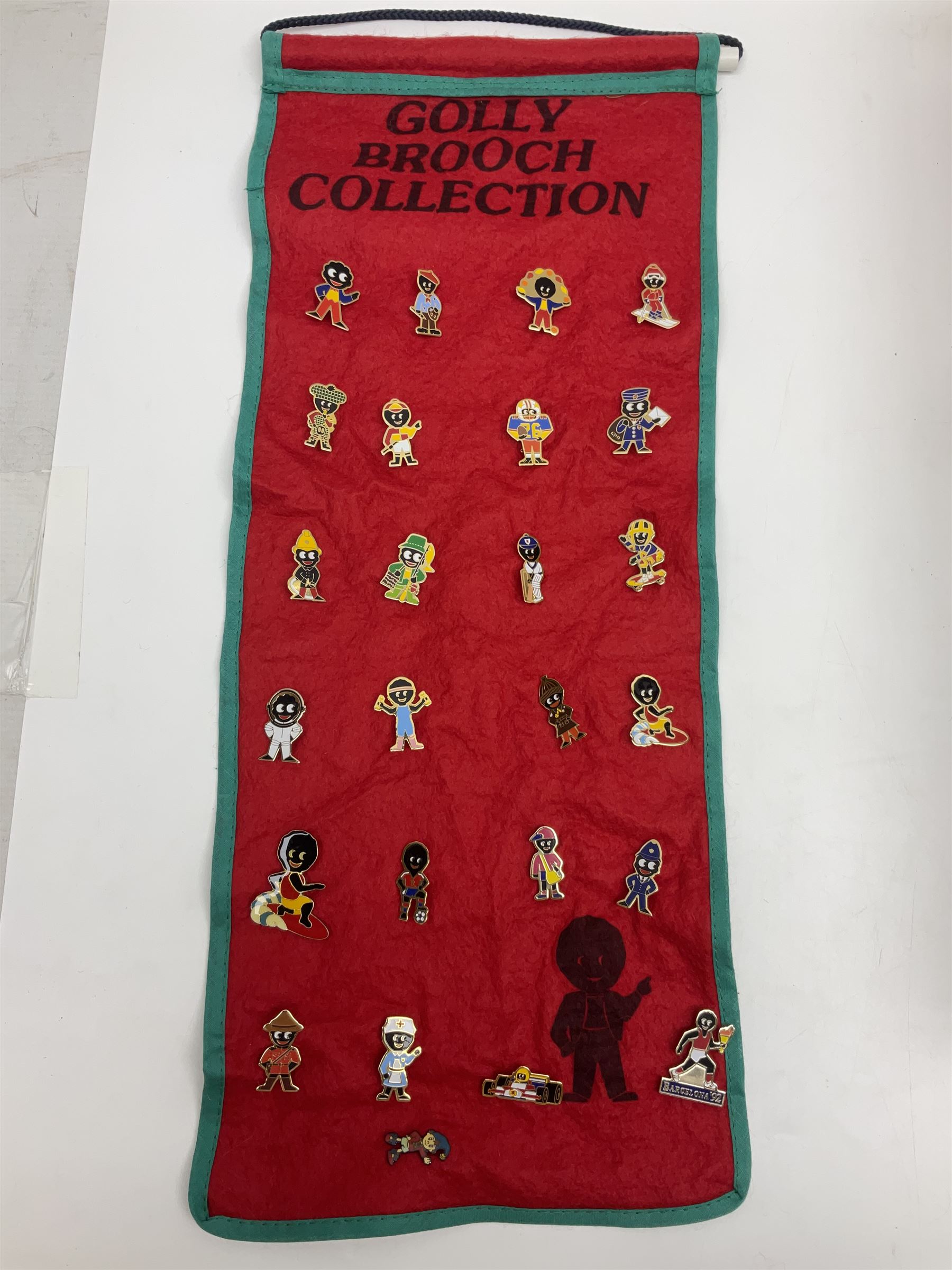 Large collection of Robertson's Golly memorabilia including badges, seven band figures, ceramics, toast racks etc