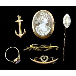 Victorian and later 9ct gold jewellery including agate signet ring, two seed pearl brooches, anchor brooch, cameo brooch and a stick pin, all stamped or tested (6)