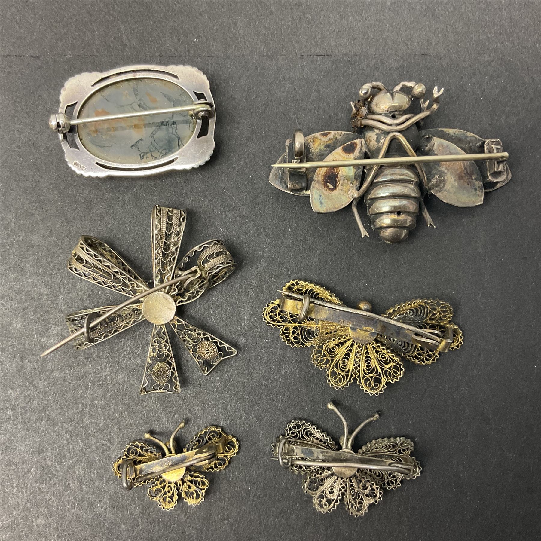 9ct gold jewellery including leaf brooch, wishbone Mizpah brooch, carnelian brooch, gold cased ladies Omega wristwatch, on leather strap and gold cased ladies Tissot wristwatch on expanding gilt strap, together with silver brooches and a Czech paste buckle, etc