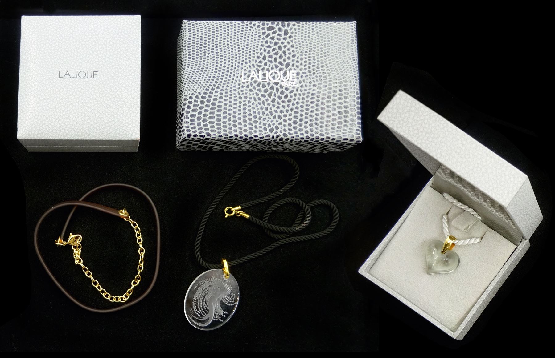 Lalique jewellery including clear crystal heart pendant, Naiade crystal pendant and a rubber choker necklace, all boxed