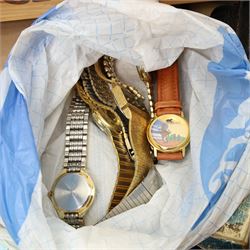 Watermans fountain pen with 18ct gold nib and matching ball point pen in gilt metal cases, pocket and wristwatches, costume jewellery, etc