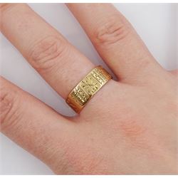 Victorian 12ct gold wedding band, with engraved decoration, Birmingham 1887