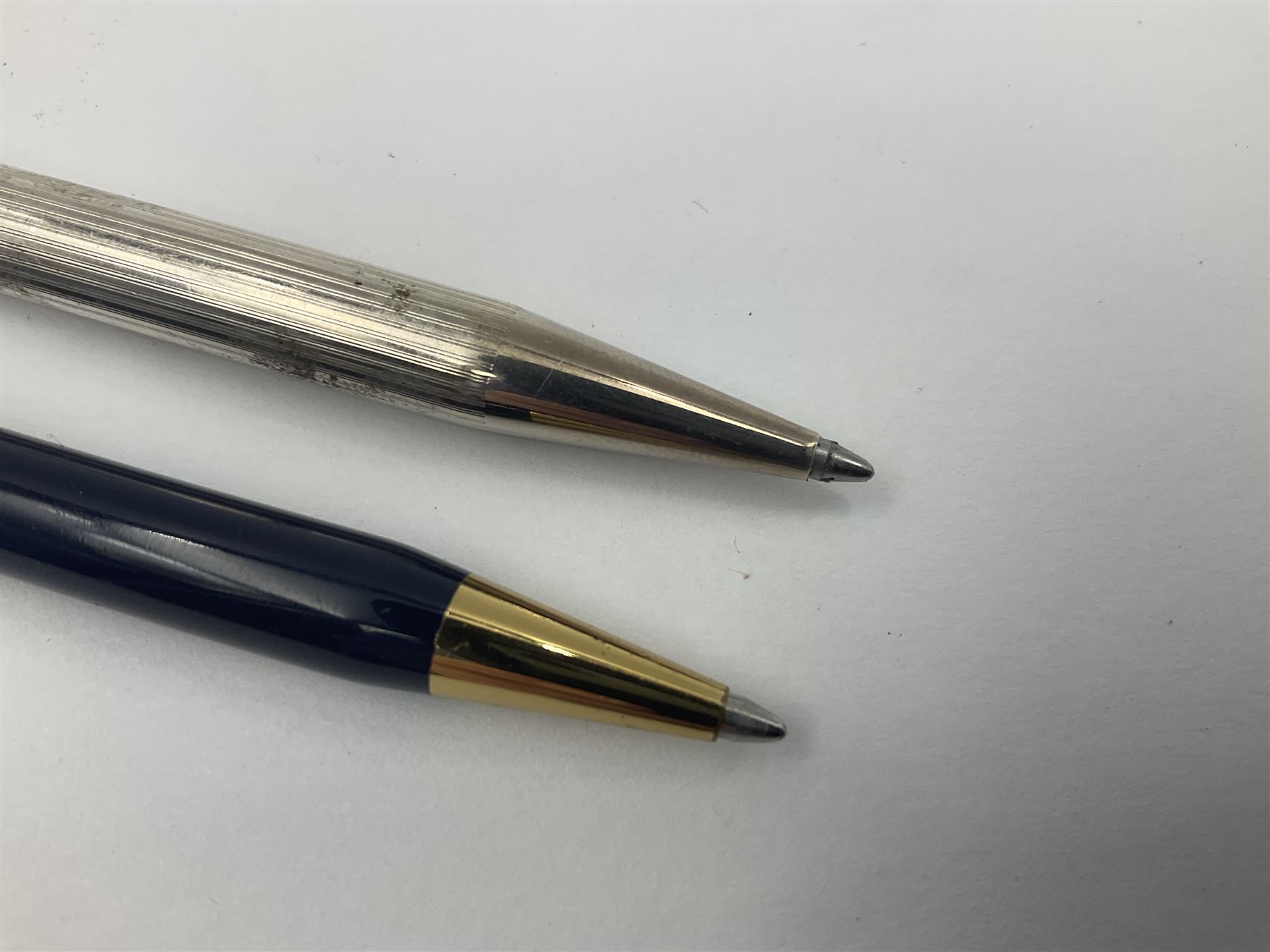 Sheaffer Targa 1011 Diamond Square fountain pen, the gold plated barrel with nib stamped 14K 585, together with another Sheaffer Targa fountain pen with blue barrel and gold nib stamped 14K 585 and matching ballpoint, and Sheaffer ballpoint pen with sterling silver barrel, largest L13.5cm (4)