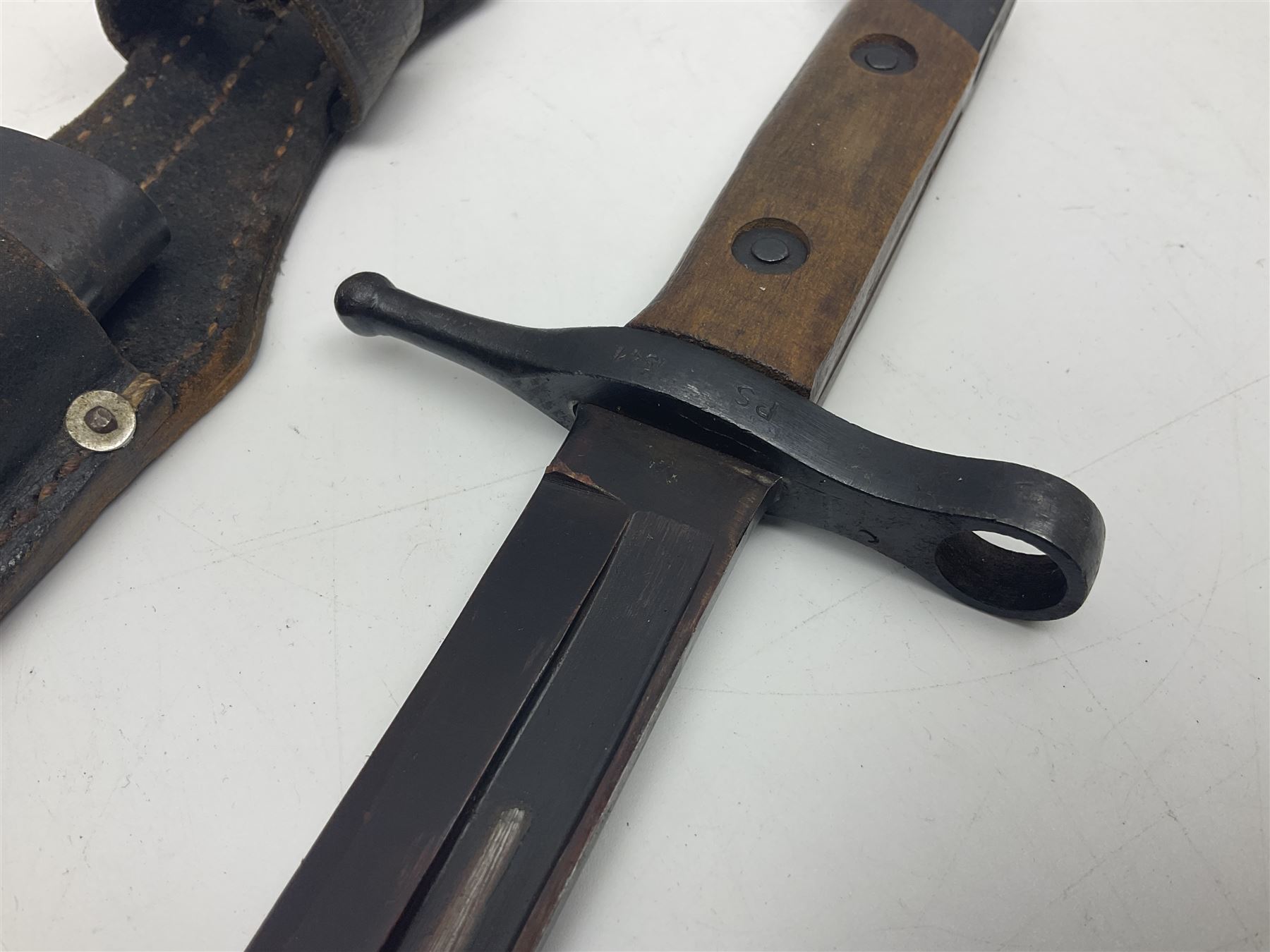 WW2 Italian Model 1891 bayonet with 30cm fullered blade; cross-piece marked PS 1941; in associated leather covered scabbard with frog L45cm overall
