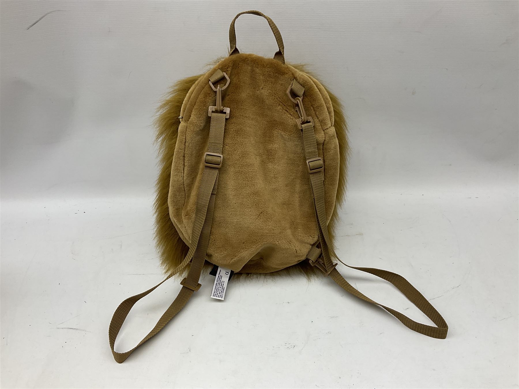 Star Wars - Chewbacca back-pack in the form of the Wookie's hairy head with single zipped compartment H44cm