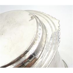 Queen Anne silver tankard, of plain tapering cylindrical form, with stepped and flat-domed cover, twit cast thumbpiece and curved handle, the body engraved with eagle crest, hallmarked Abraham Barachin, Hull, circa 1706, the body and cover stamped once with makers mark and twice with town mark, H18cm, approximate weight 21.46 ozt (667.7 grams)
