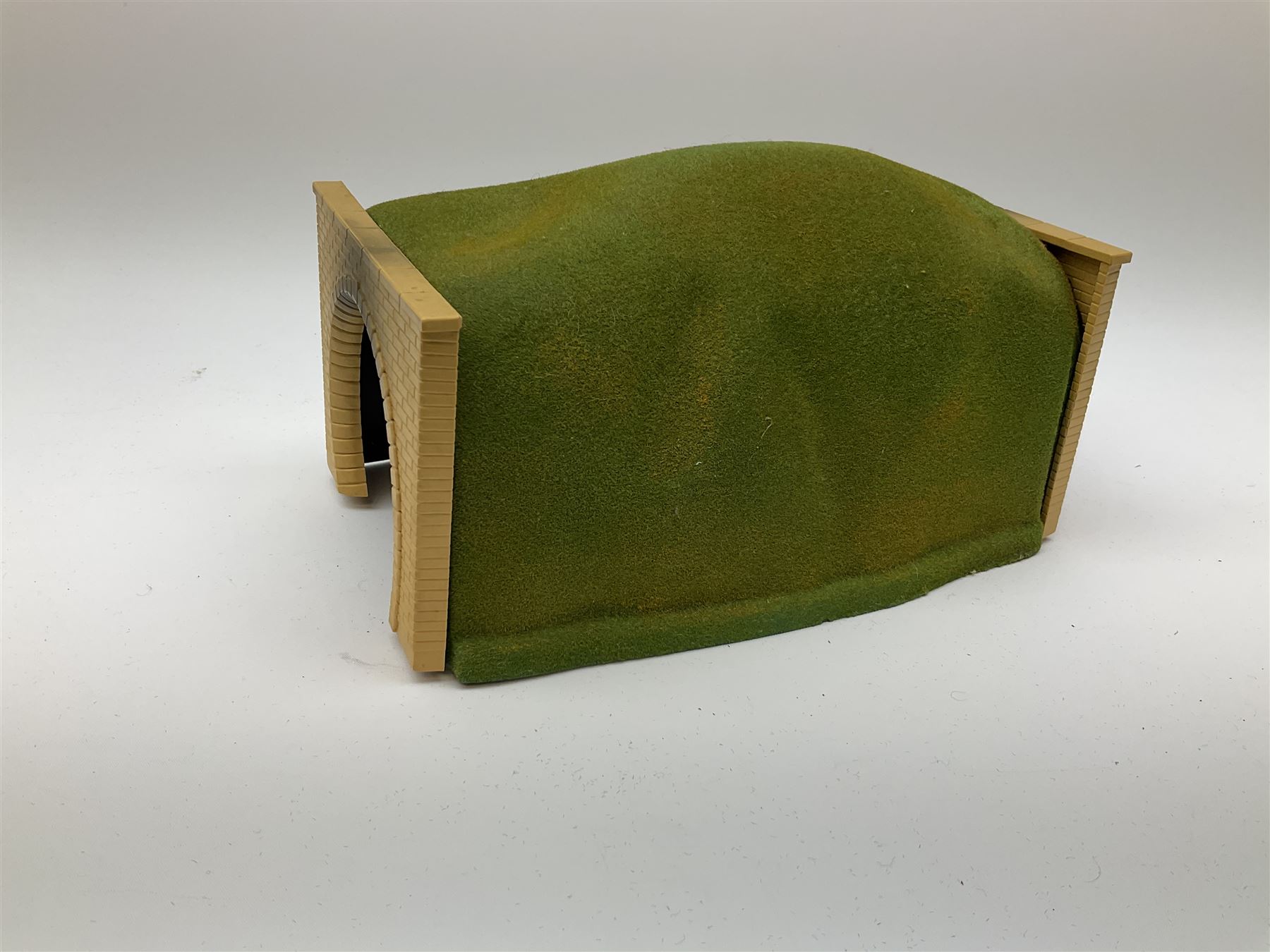 Hornby Dublo - two 5091 Single Track tunnels, both boxed; matching large Double Track tunnel; and pre-war wood and card long tunnel, both unboxed (4)