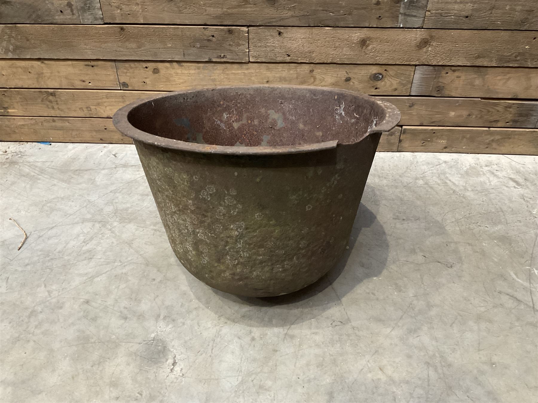 Cast iron cauldron set pot with 2 terracotta chimney pots and 2 terracotta planters,