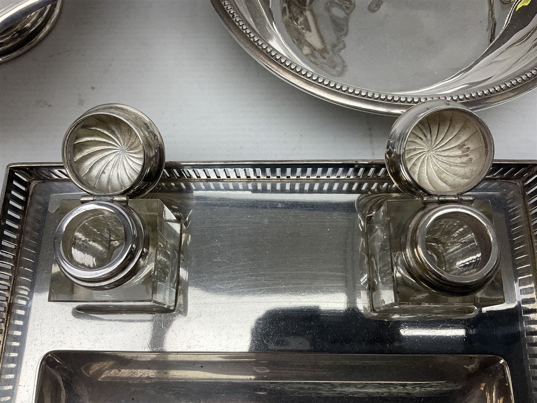 Collection of assorted silver plate, comprising four cup egg cruet, table lamp, bud vase, desk stand etc  