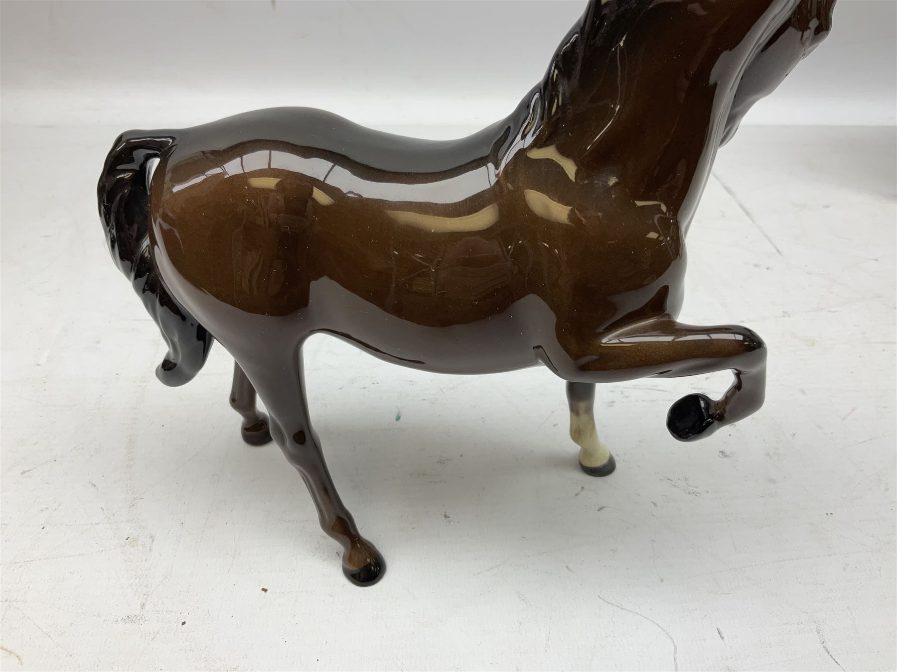 Six Beswick figures of bay horses, including large hunter no.1734, Shire horse no.818, horse with tucked head no.1549, etc (6)