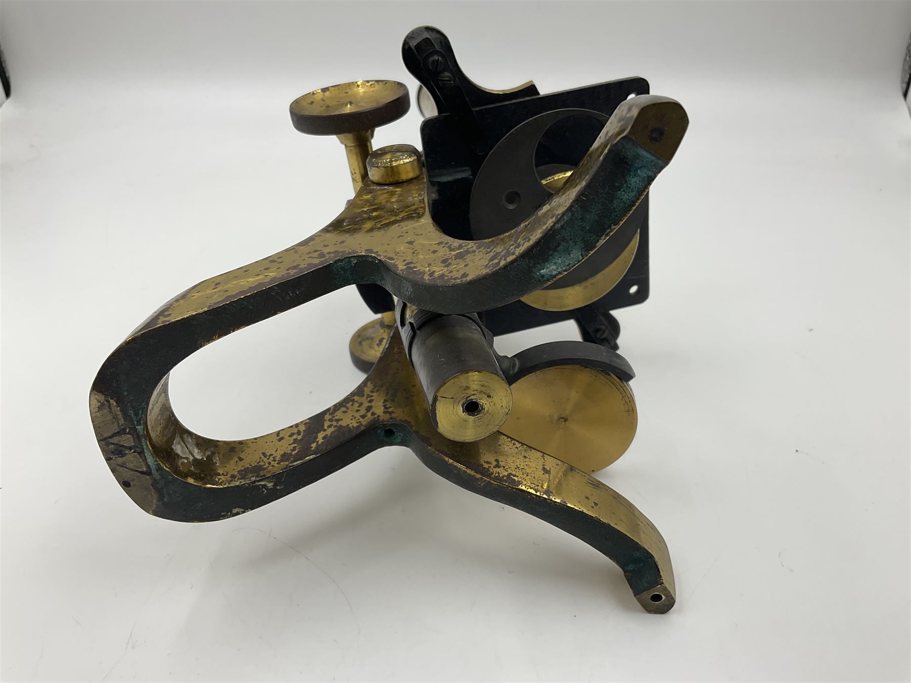 Brass monocular microscope, unbranded, H32cm