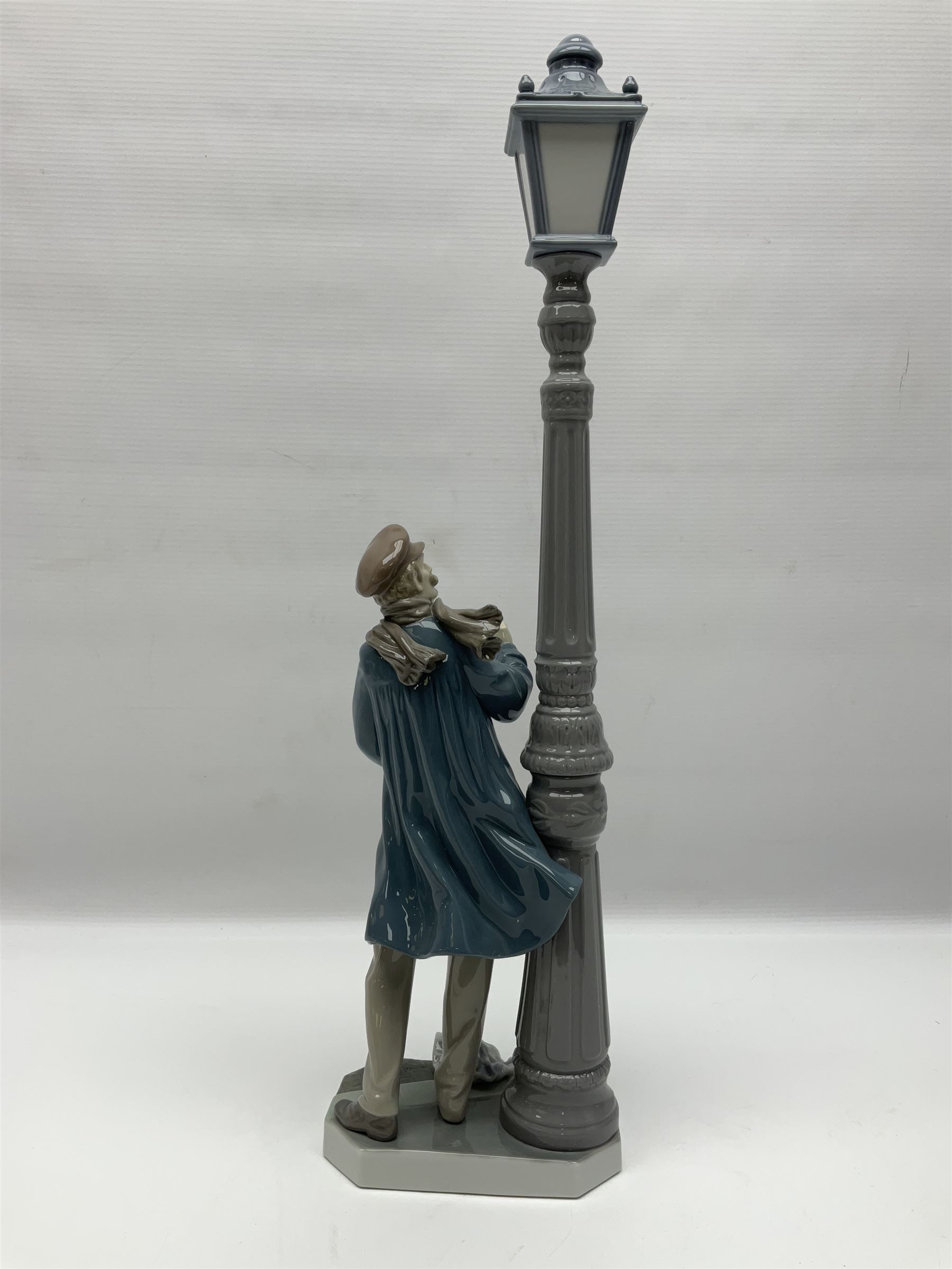 Lladro figure, The Lamp Lighter no 5205, with original box H47cm