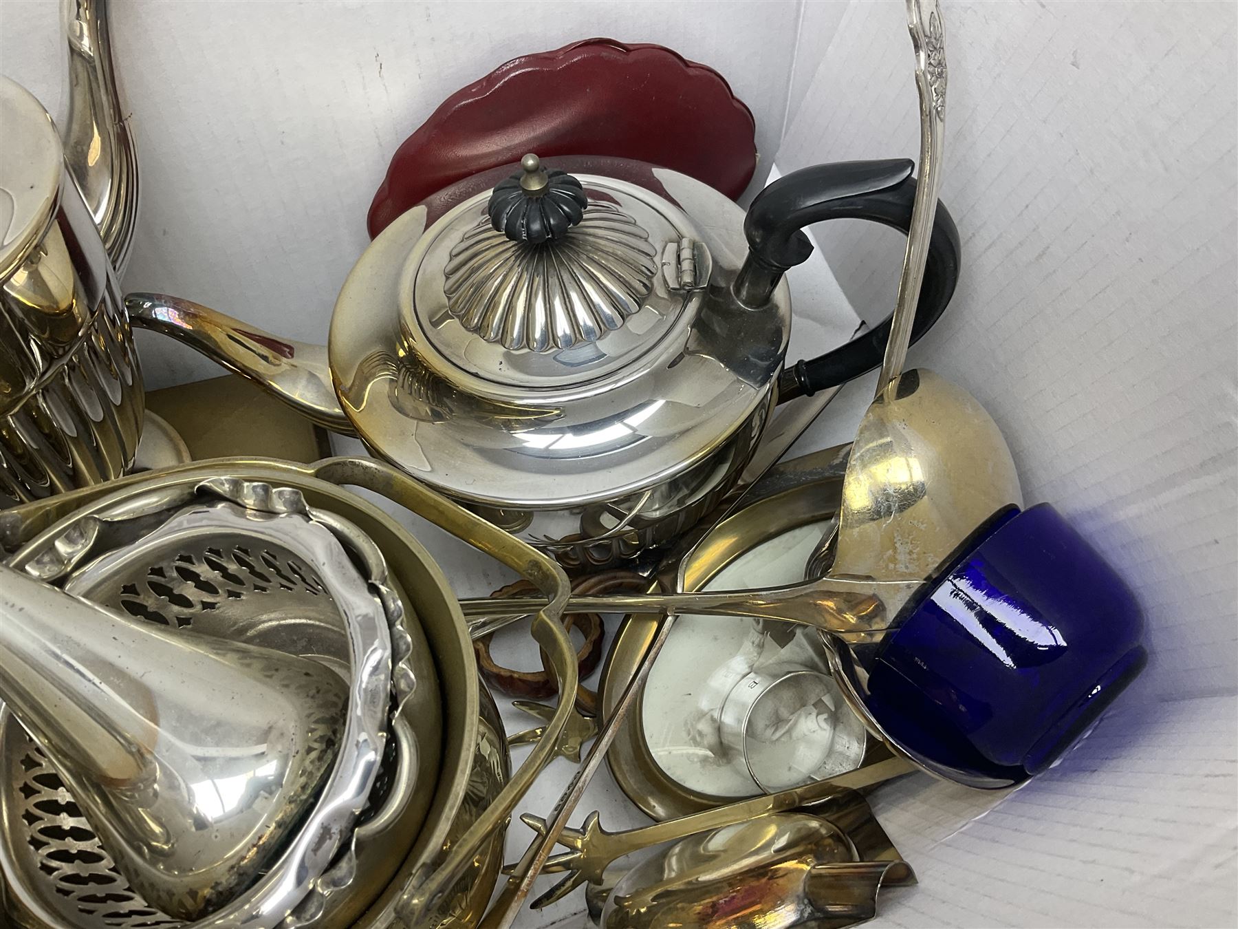 Assorted silverplate and other metalware including vesta, cutlery, cruet set etc. 