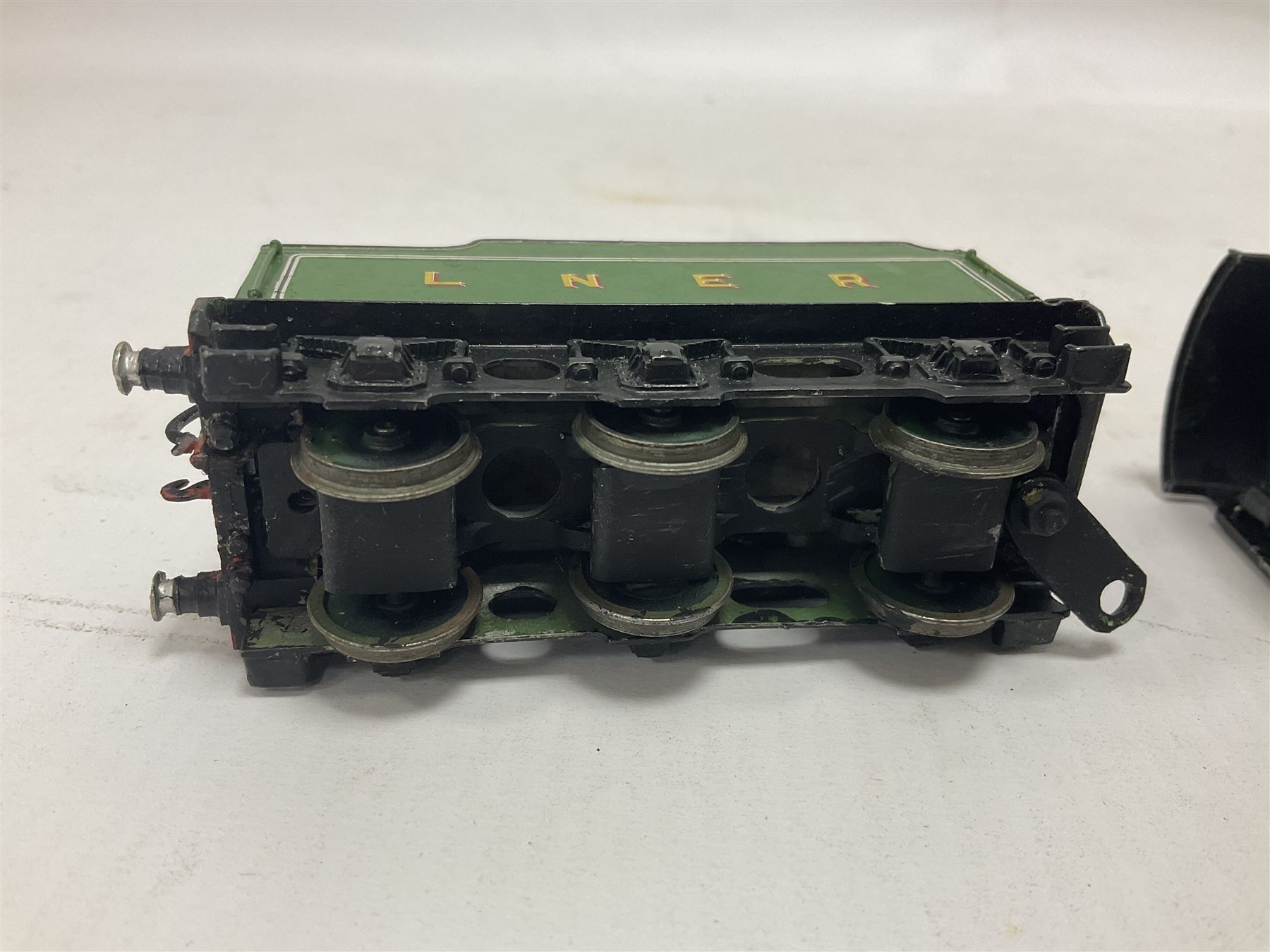 ‘00’ gauge - kit built Class V4 2-6-2 ‘Bantam Cock’ locomotive and tender no.3401 in LNER green