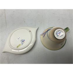 Five Franz teacups and saucers comprising Hummingbird FZ00129, Bluebell FZ00875, Dragonfly FZ00028, Butterfly XP1693 and Daisy FZ00793, together with Hummingbird spoon, all boxed (6)