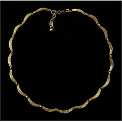 9ct gold textured scallop link necklace, stamped 375