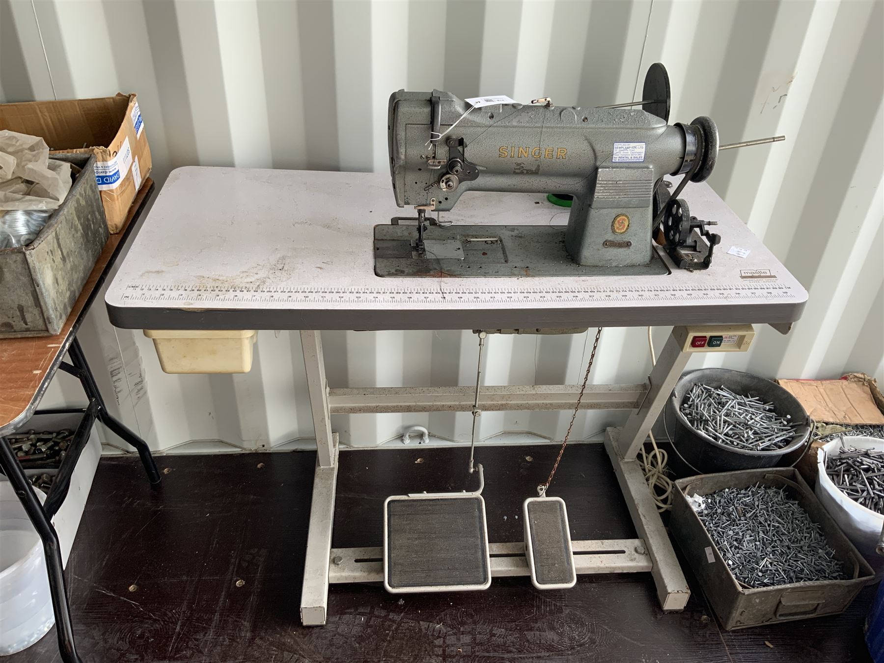 Singer industrial sewing machine on table - THIS LOT IS TO BE COLLECTED BY APPOINTMENT FROM DUGGLEBY STORAGE, GREAT HILL, EASTFIELD, SCARBOROUGH, YO11 3TX