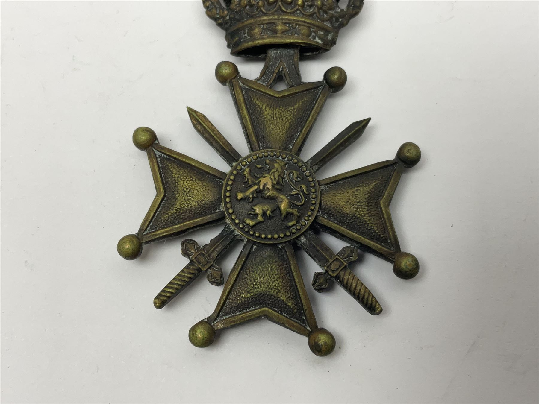 WWI French 1914-1916 Croix de Guerre with MID leaf and ribbon; and WWI Belgian 1914-1918 Croix de Guerre with ribbon (2)