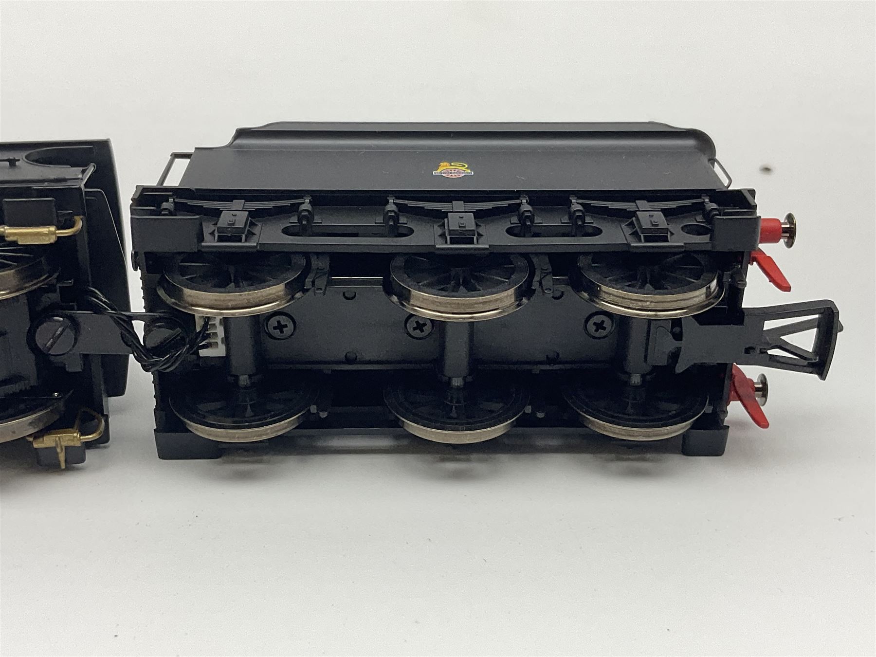 Hornby '00' gauge - D49/1 Hunt Class 4-4-0 locomotive 'The Cotswold' No.62760; and Class J15 0-6-0 locomotive No.65475; both DCC ready; both boxed (2)