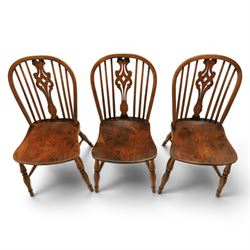 Set of six elm Windsor chairs, saddle seats with crinoline stretchers