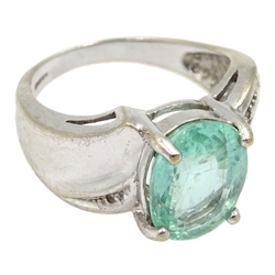 18ct white gold oval paraiba tourmaline, with diamond chip shoulders, Birmingham 2006