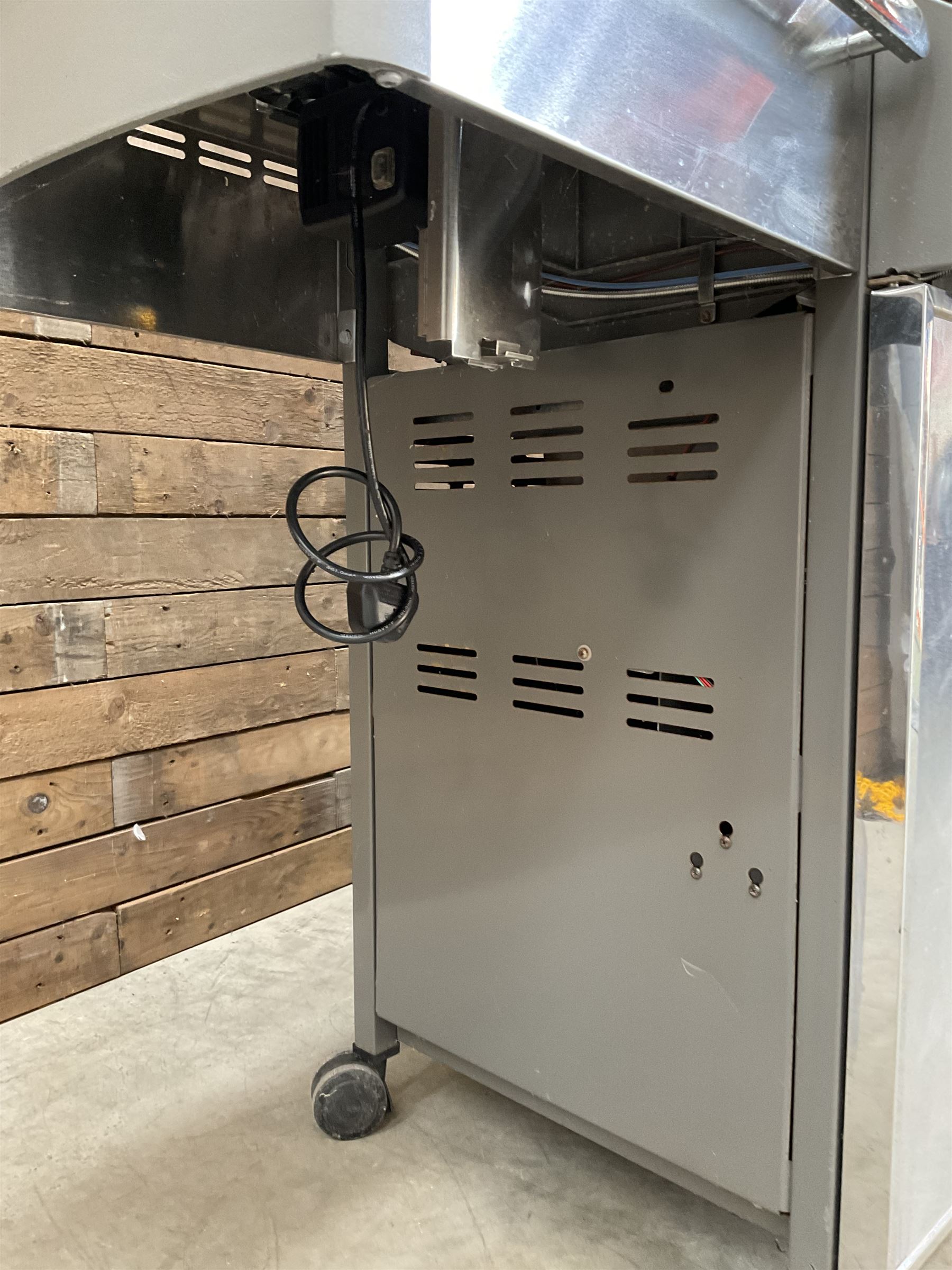 BBQ - Weber Summit stainless gas barbeque,, with cover