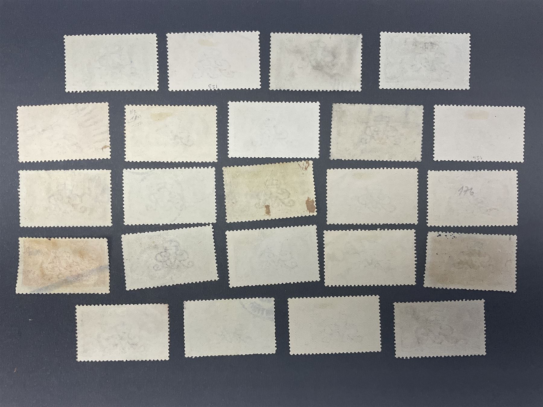 Great Britain King George V seahorse stamps, comprising fourteen half crown, seven five shillings and two ten shillings, all used, all previously mounted