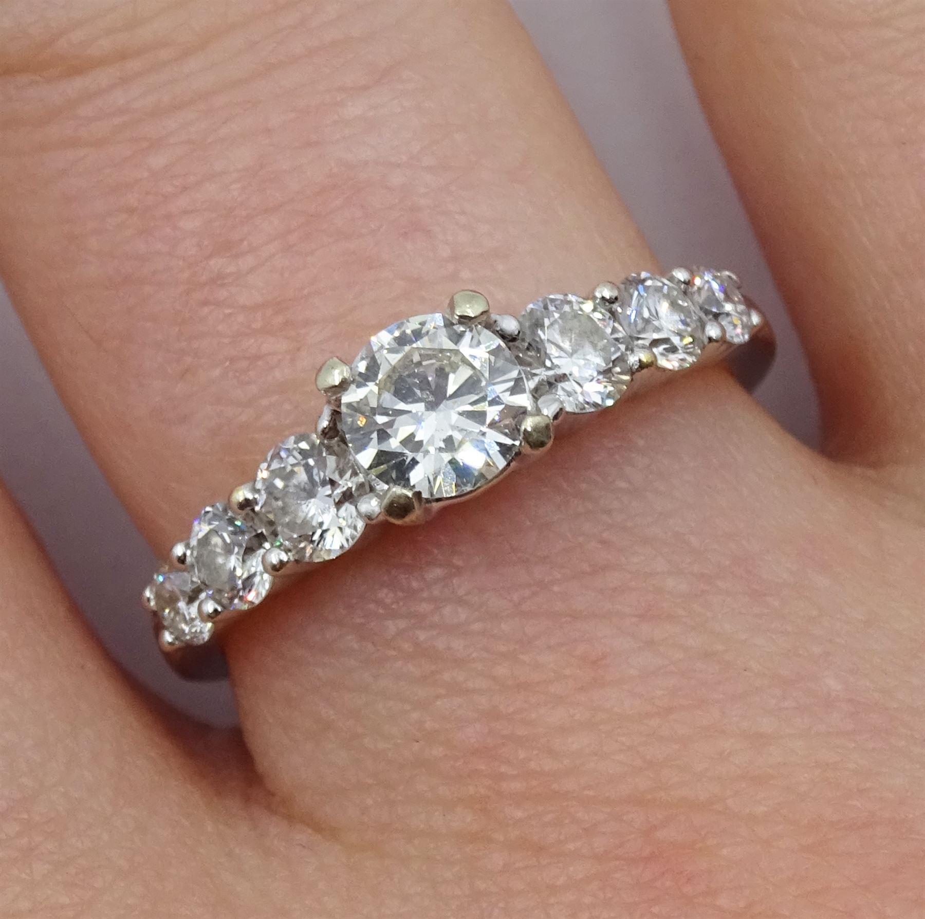 18ct white gold graduating seven stone round brilliant cut diamond ring, hallmarked, central diamond approx 0.40 carat, total diamond weight approx 1.00 carat