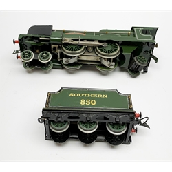 Hornby '0' gauge - repainted 20v electric No.E320 SR green 4-4-2 locomotive 'Lord Nelson' No.850, boxed