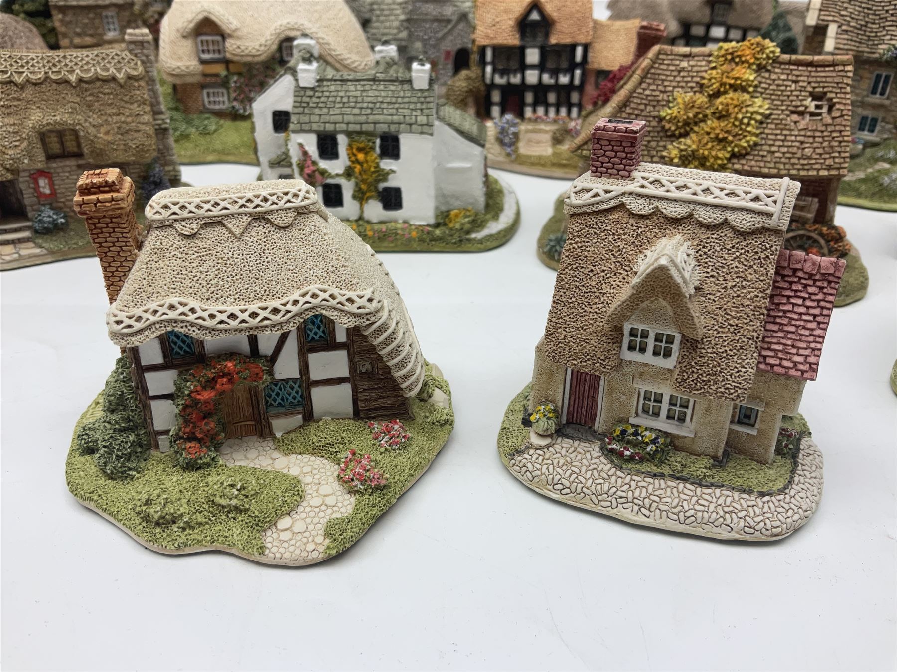 Seventeen Lilliput Lane models, to include The Dalesman, Windy Ridge, Cat Coombe Cottage, Granny Smiths, ect, all with deeds and original boxes (17)