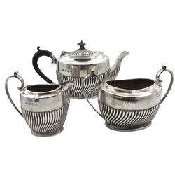  Edwardian silver three piece tea set by Williams (Birmingham) Ltd Birmingham 1902/3, approx 20.5oz  
