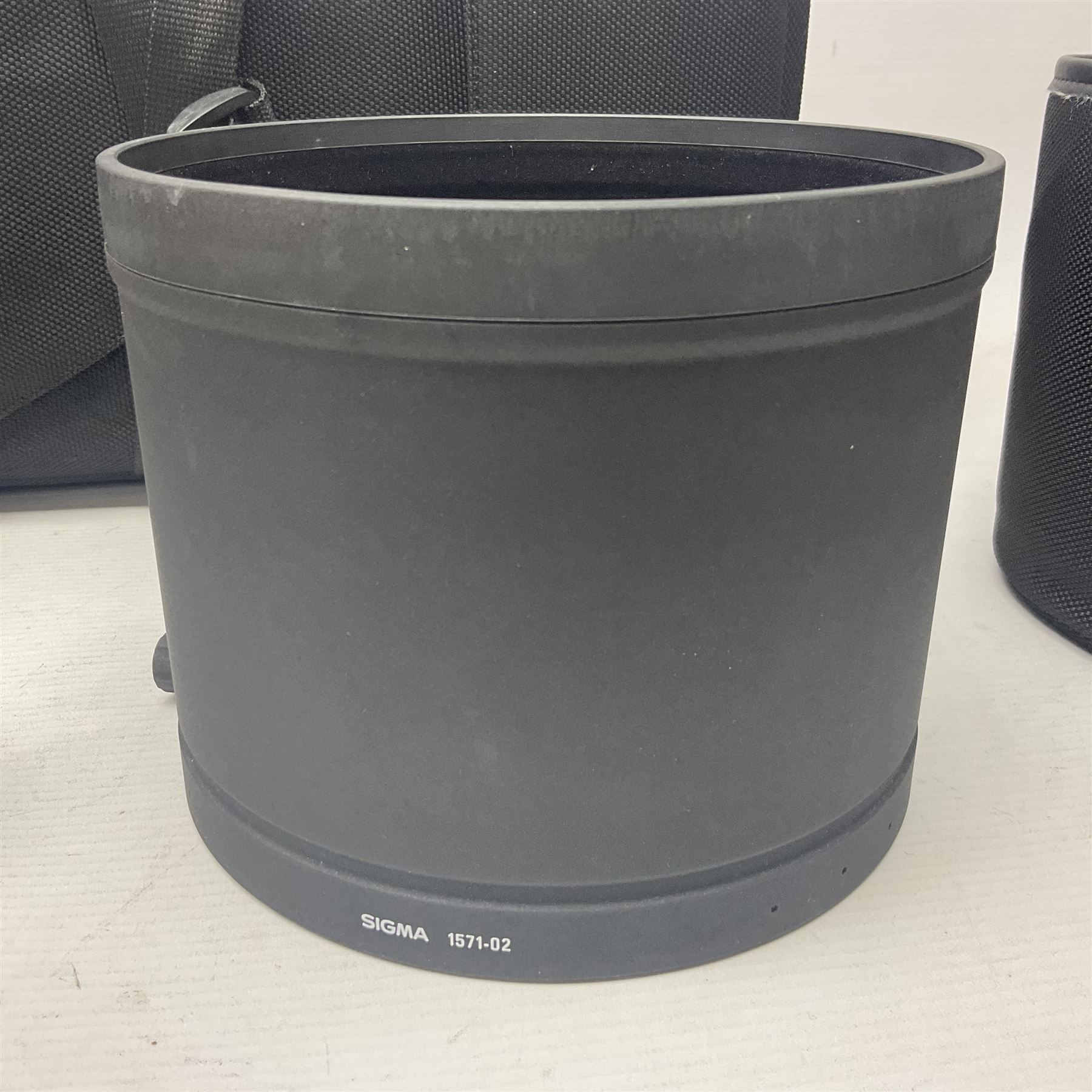 Sigma '300-800mm 1:5.6 APO EX DG Hyper Sonic Motor' lens with Nikon fitting, serial no 1543902, with case 