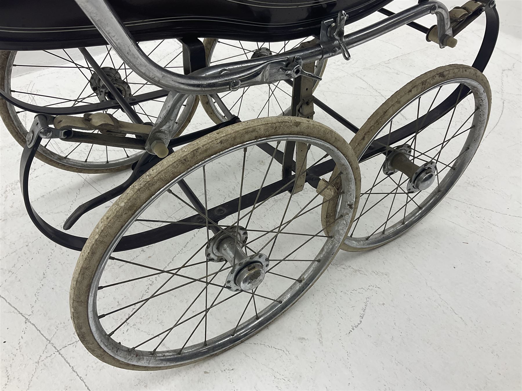 Marmet coach built 1964 pram, with detachable body, brown coachwork and hood, L118cm, H113cm