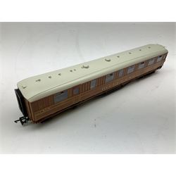 Hornby '00' gauge - Four LNER 61ft 6in Coaches comprising Corridor 1st Class Coach no. 22356, Corridor 3rd Class Coach no. 1435, Corridor Brake Coach no. 24387 and Buffet Car no. 21608 (4)