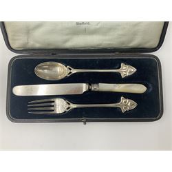 Walker and Hall silver plated Art Nouvea Christening set, comprising knife, fork and spoon, the knife with mother of pearl handle and hallmarked silver ferrule, in fitted case