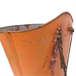 Grape hopper with leather straps, with 