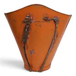 Grape hopper with leather straps, with 