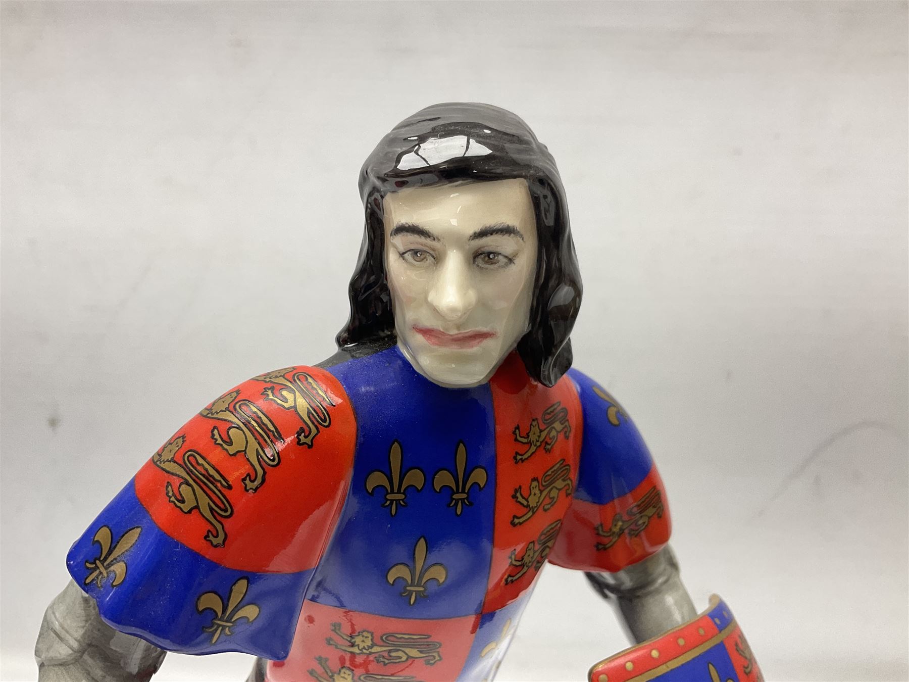Royal Doulton Figure, Lord Olivier as Richard III, HN2881, limited edition 417/750, with certificate of authentication and original box, H28cm 