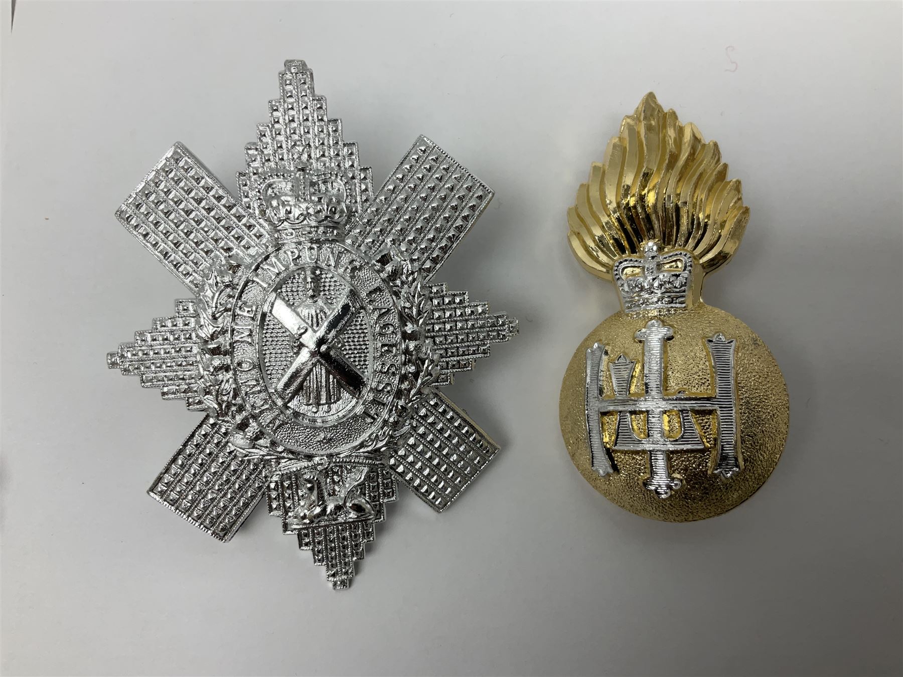 Military badges - approximately eighty predominantly staybrite glengarry, cap and collar badges and small quantity of plastic badges