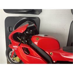 Three Minichamps 1:12 scale die-cast motorcycles - Yamaha YZR 500 Max Biaggi 2000; Yamaha YZR-M1 Colin Edwards Fiat Yamaha Team MotoGP 2007 GP Australia; and Yamaha YZR 500Team Yamaha Max Biaggi 500ccGP 2001; all boxed (3)