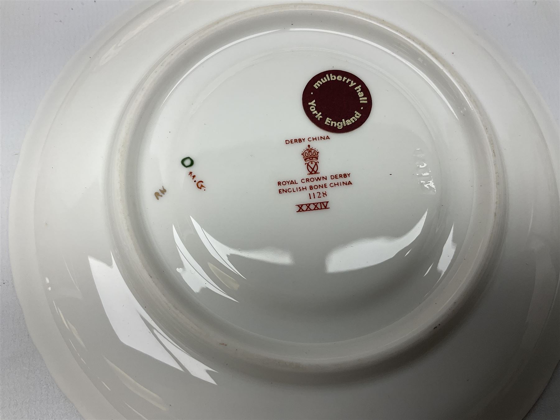 20th century Royal Crown Derby Imari 1128 pattern tea wares, comprising six teacups, five saucers, five side plates, a pair of serving plates, and one other with wavy rim, each with printed marks beneath including various year cyphers, side plates D16cm serving plates each approximately D22cm