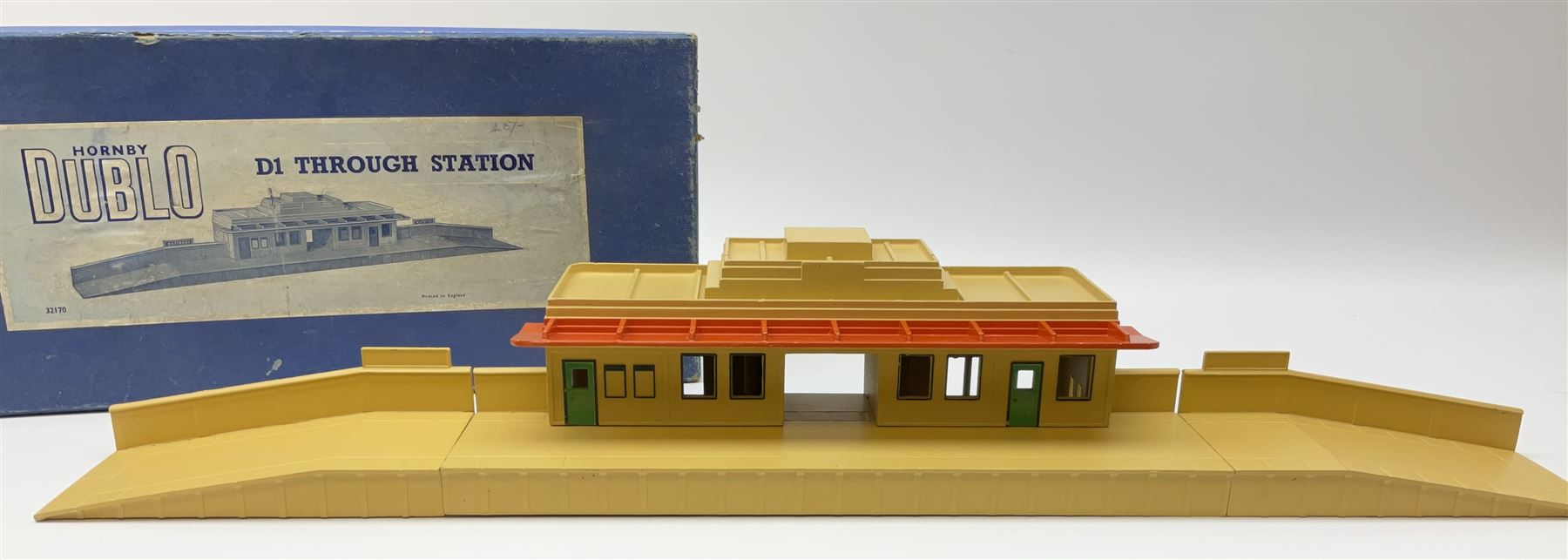 Hornby Dublo - six D1 accessories comprising Turntable; Through Station with separately boxed Platform Extension with Wall; Signal Cabin with orange roof and two packs of station names; Level Crossing; and Island Platform; all boxed (6)