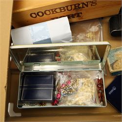 Watermans fountain pen with 18ct gold nib and matching ball point pen in gilt metal cases, pocket and wristwatches, costume jewellery, etc