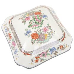 Copeland Spode Chinese Rose pattern extensive tea and dinner service, including eighteen dinner plates, twenty two desert plates, twenty cups and saucers, teapot, coffee pot, platters etc  